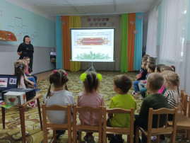 Музейный урок "История новогодней игрушки в России" Музейный урок "История новогодней игрушки в России".